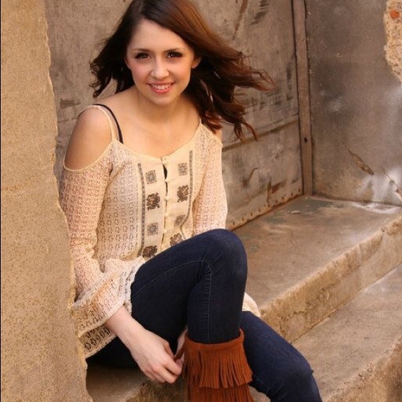 Altar’d State cold shoulder boho top - Picture 4 of 6